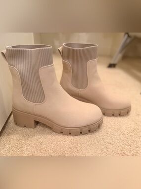 Suede Women's Ankle Boots - Beige Knit Chelsea